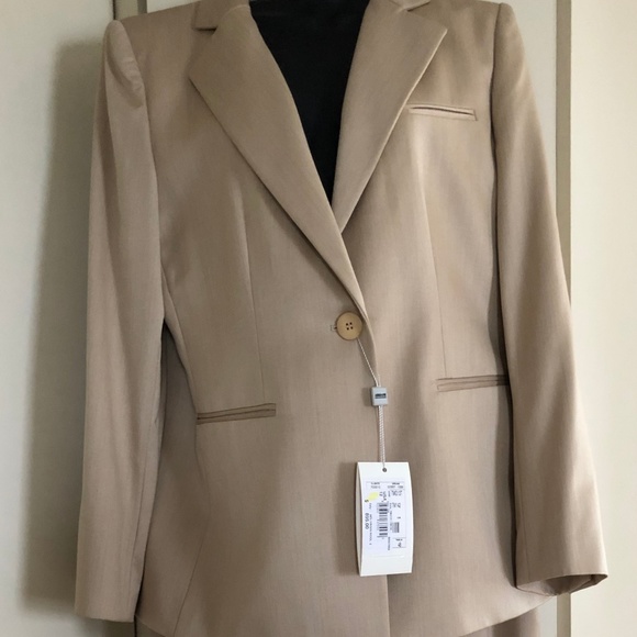 Brand New Giorgio Armani Collezioni beige suit - Picture 5 of 7